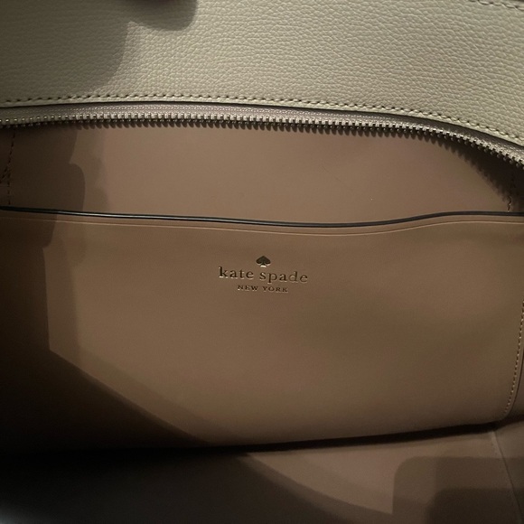 Kate Spade New York | Cara Refined Grain Leather Large Tote Bag in Warm Taupe - Picture 3 of 9